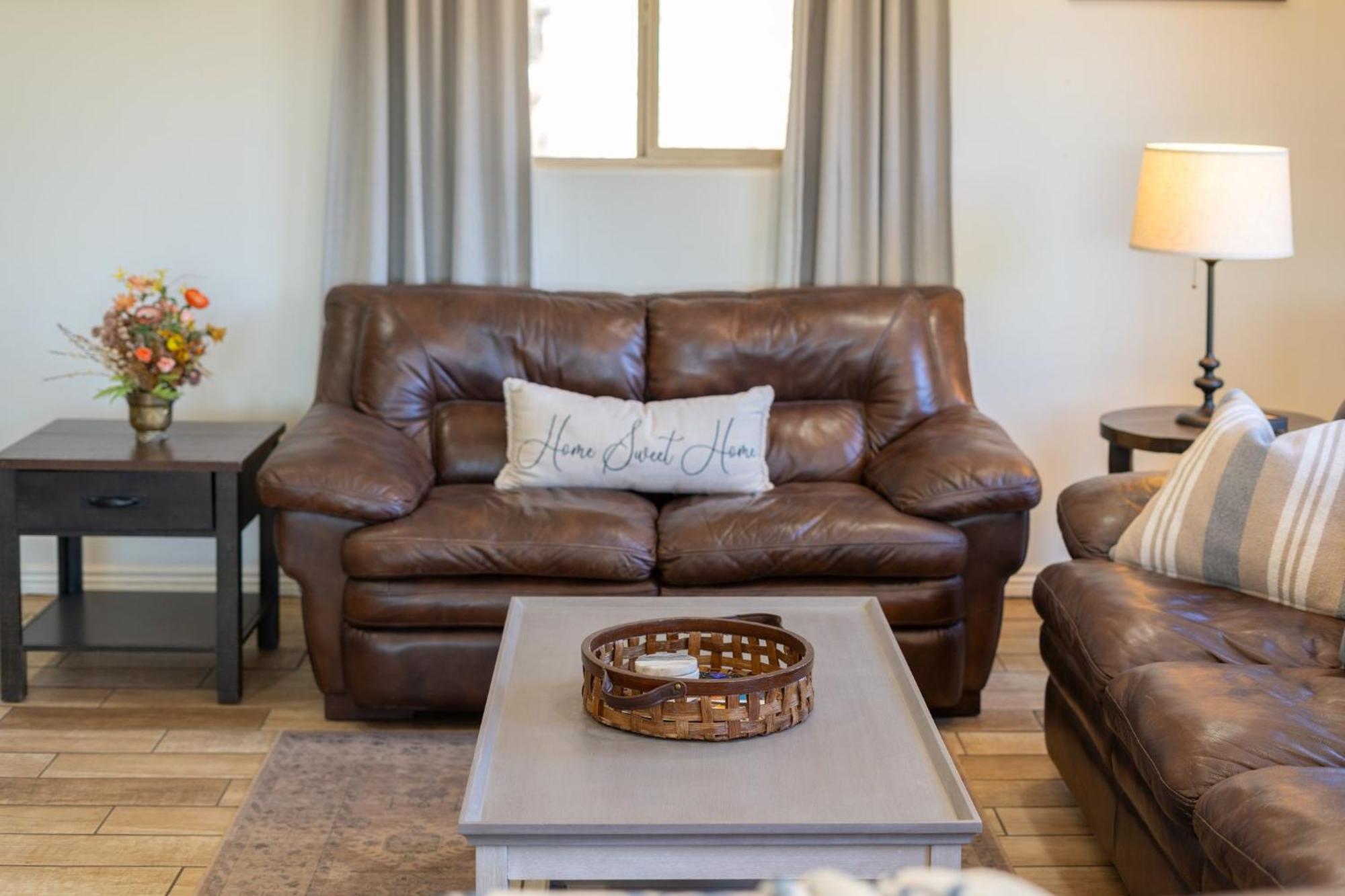 New! Huge 5br Mountain Views Game Hot Tub Lawn Games Bbq Hébergement de vacances Flagstaff